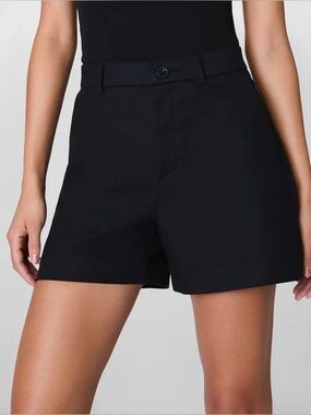 SPANXsupersmooth Spanx Stretch Twill
Shorts 5” black size S perfect condition